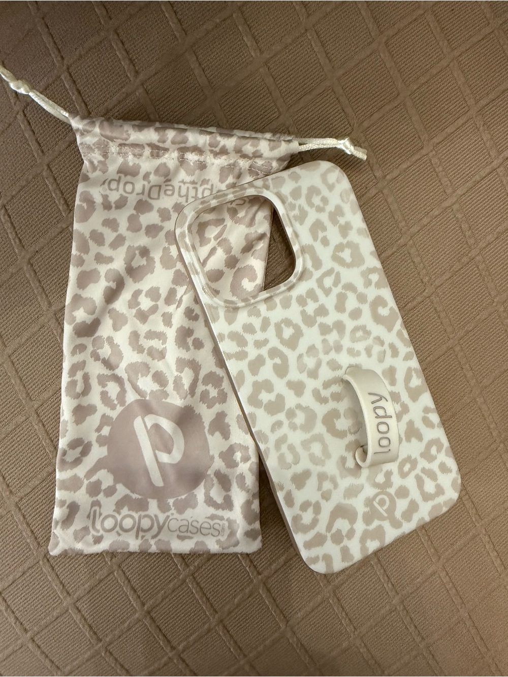 Loopy Beige Leopard Print iPhone 16 Pro Max Case